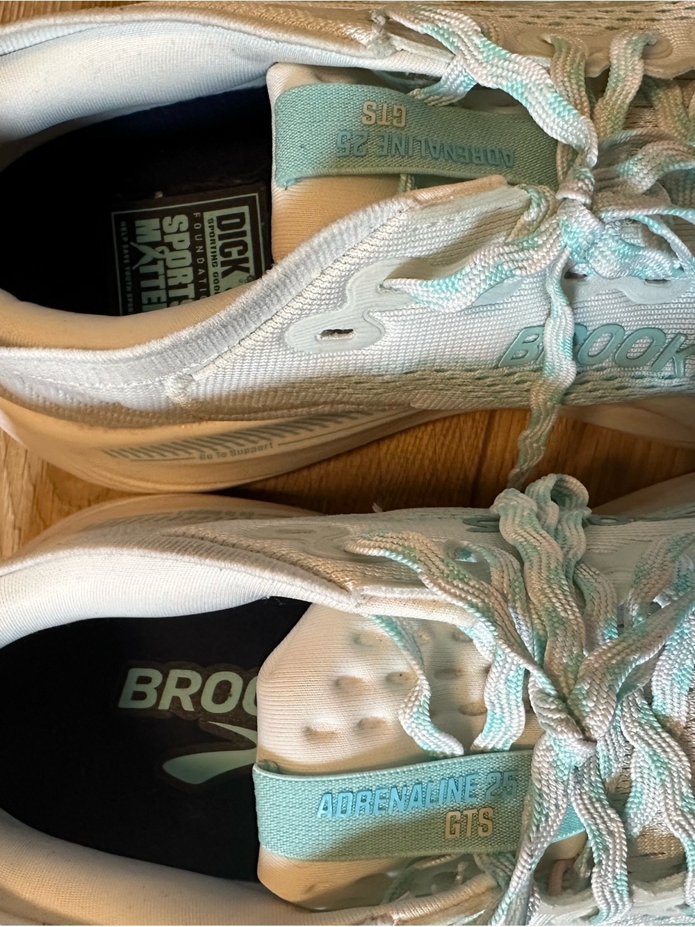 Women’s Brooks Adrenaline GTS 25 white/sea/aqua running shoes - Picture 4 of 5